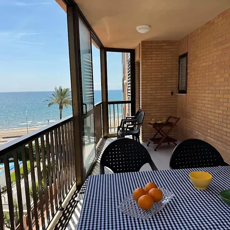Apartmán Beachfront With A Pool