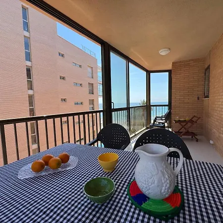 Apartmán Beachfront With A Pool