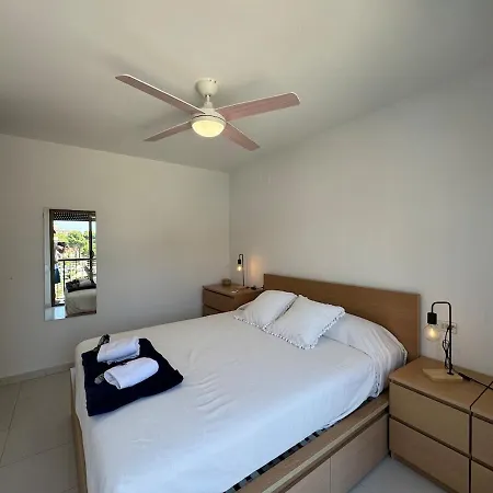 Apartmán Beachfront With A Pool *