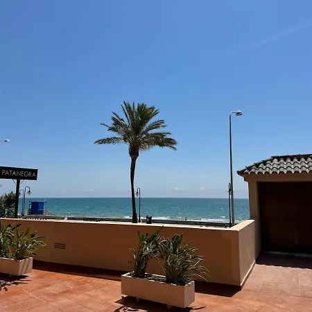 Beachfront With A Pool بينيكاسّين